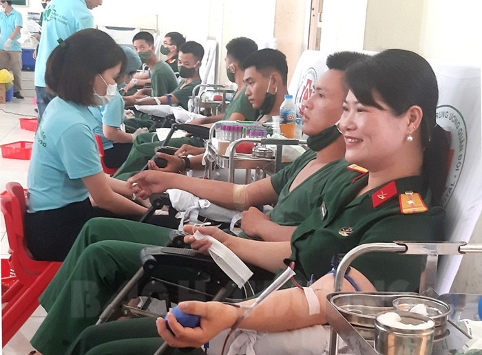 Hơn 700 cán bộ, chiến sĩ Trường Quân sự Quân khu 3 tham gia hiến máu tình nguyện